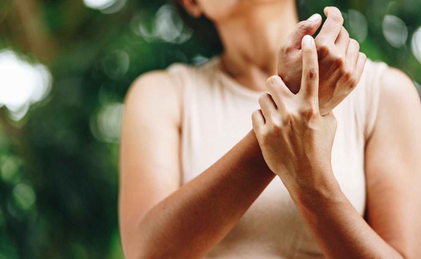 Carpal-tunnel syndrome: caused by chronic contraction